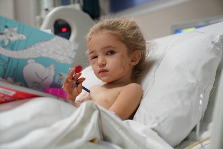 Trogodišnja djevojčica koja je spašena ispod ruševina u Izmiru otvorila oči