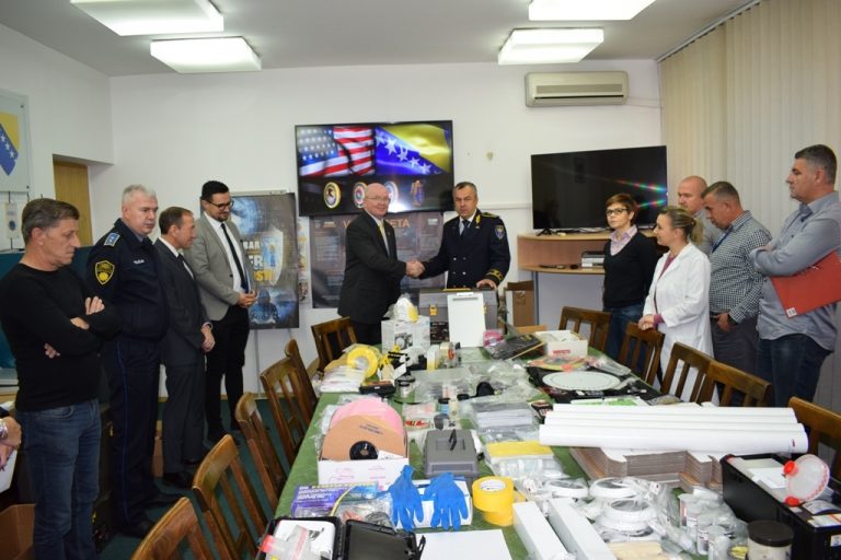 Upravi policije MUP-a ZDK zvanično uručena oprema vrijedna 60.000 KM