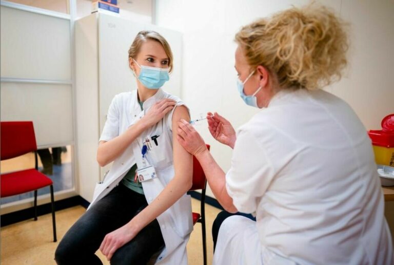 Odgovori na ključna pitanja: Smiju li se cijepiti alergičari ni onkološki pacijenti