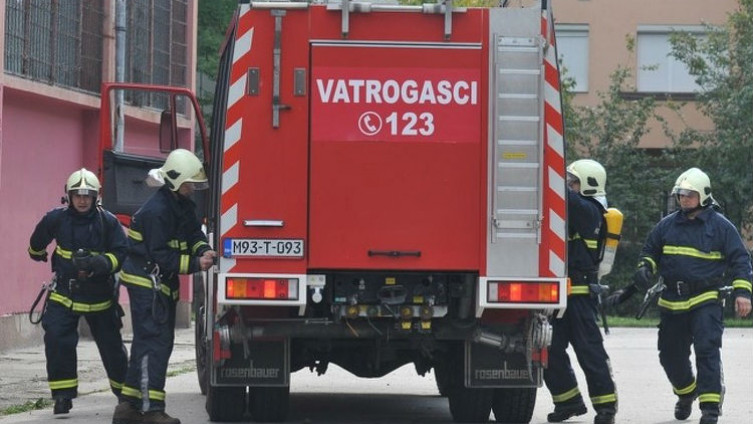 Sarajevo: Peugeot se zapalio tokom vožnje, izgorio je u potpunosti