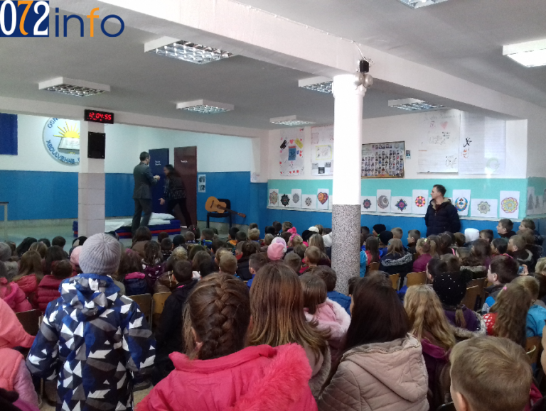 U Željeznom Polju održana dječija predstava zeničkog pozorišta “Dječak koji ne želi da odraste”