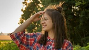 zena djevojka priroda osmijeh