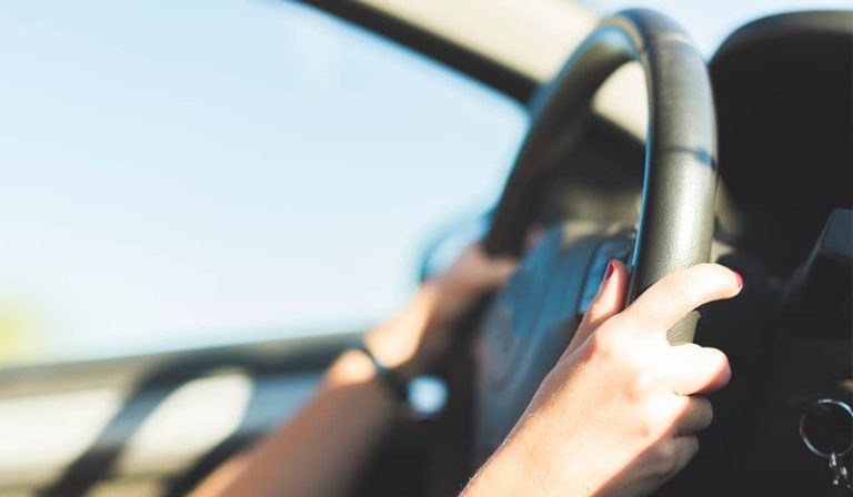 Paničar, lider, avanturista, ili nešto drugo: Način na koji držite volan mnogo otkriva o vama