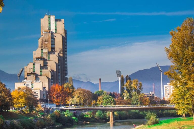 U zeničkoj zgradi Lamela već duže od 10 dana leži tijelo mrtvog čovjeka