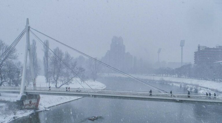 Grad teške industrije: Snijegom prekrivena Zenica – iz zraka izgleda čarobno (VIDEO)